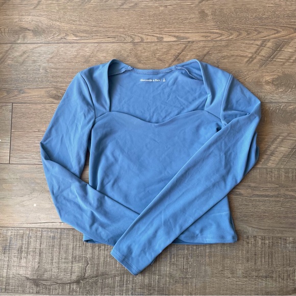 Abercrombie contour top - Picture 2 of 3